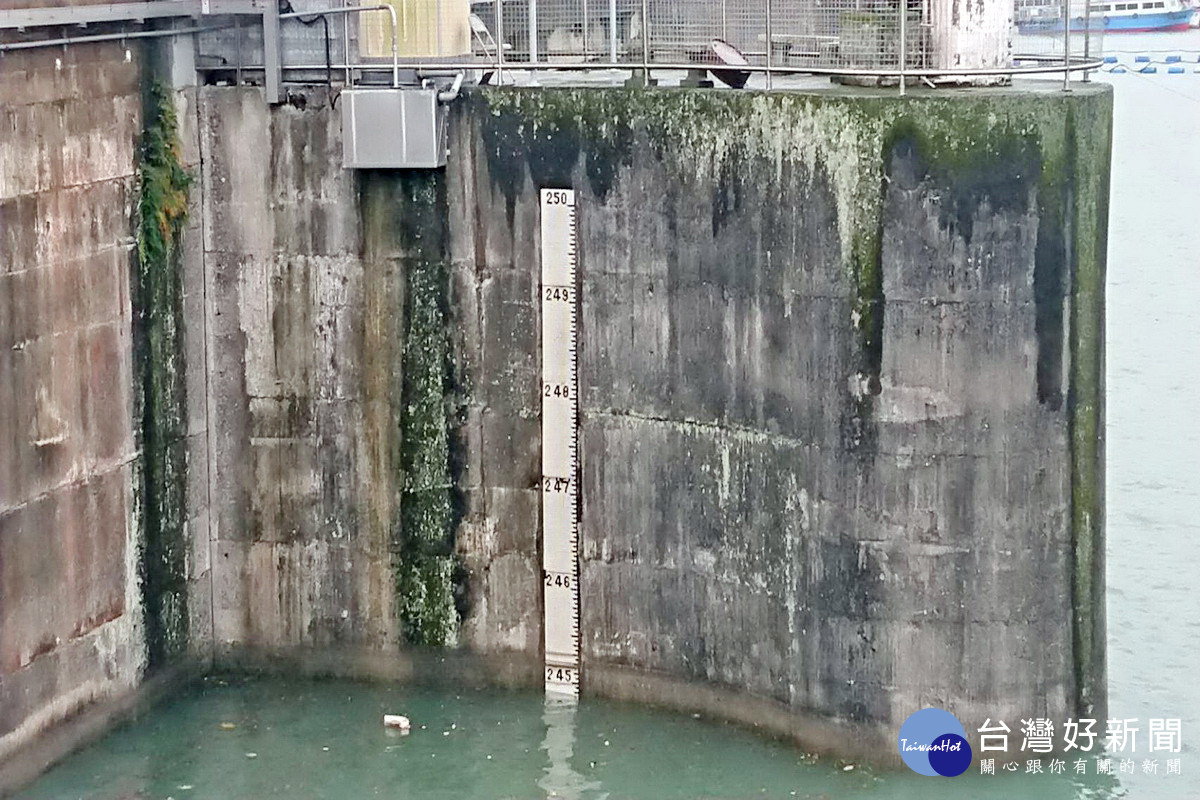 梅花颱風來襲提高警戒　石門水庫洩洪-指尖日報