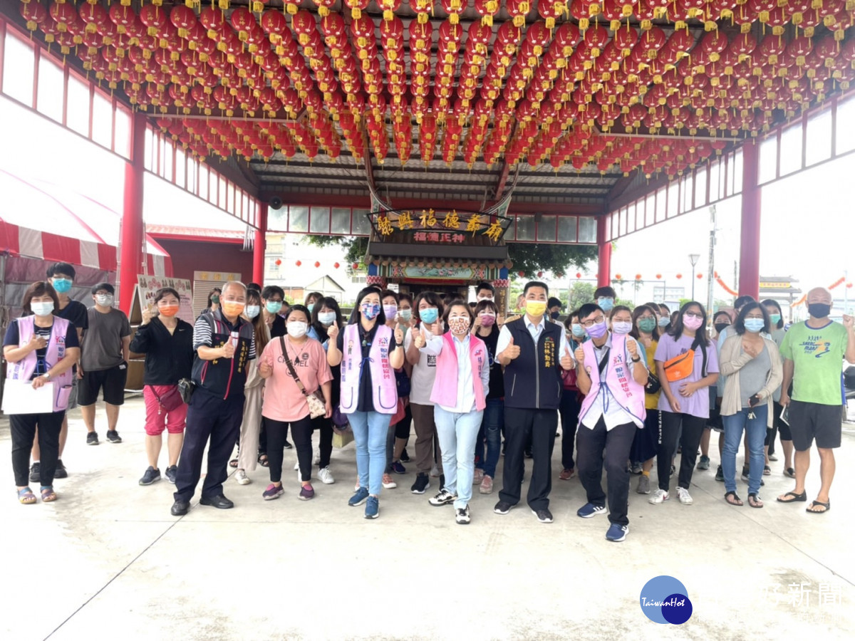 立委楊瓊瓔爭取潭子區機車考照練習場，一早到場為考生打氣加油。