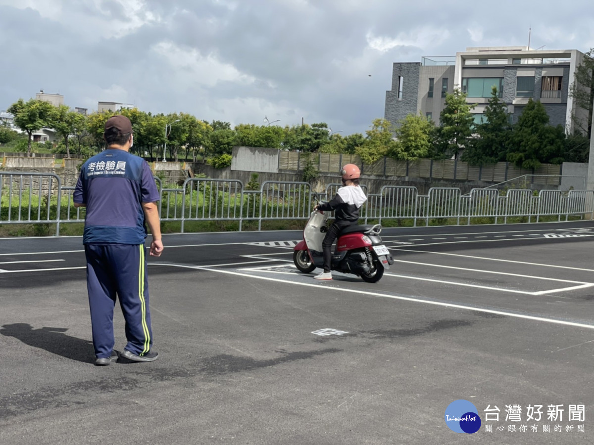 潭子區機車考照練習場比照監理所機車考照場地劃設。