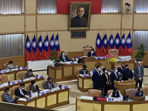 新北市議會市政總質詢，廖宜琨議員今（15）日上午針對市府對於恩恩國賠拒絕案要市府道歉