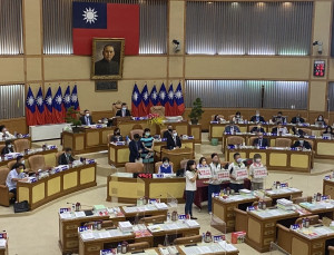 新北市議會今（16）日上午市政總質詢，李倩萍、林銘仁、賴秋媚及林裔綺等議員，關心民生物價、農產運銷等議題