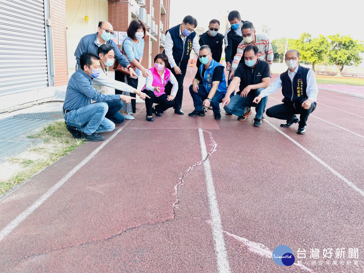 立委楊瓊瓔偕同市議員吳顯森、賴朝國、羅永珍向教育部體育署和教育局爭取運動操場及周邊設備整建。