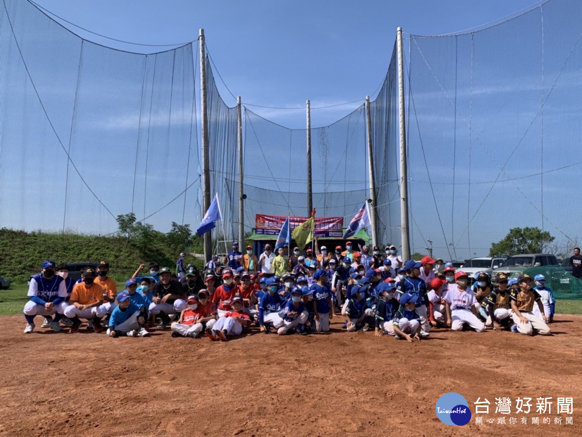 神岡區社區國小TeeBall棒球錦標賽計有8支國小社區棒球以及4支高中球隊參與。