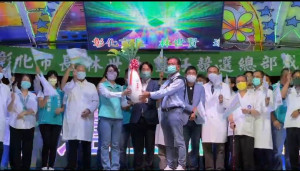 副總統賴清德為林世賢站台送好彩頭，預祝順利連任當選。圖／記者鄧富珍攝