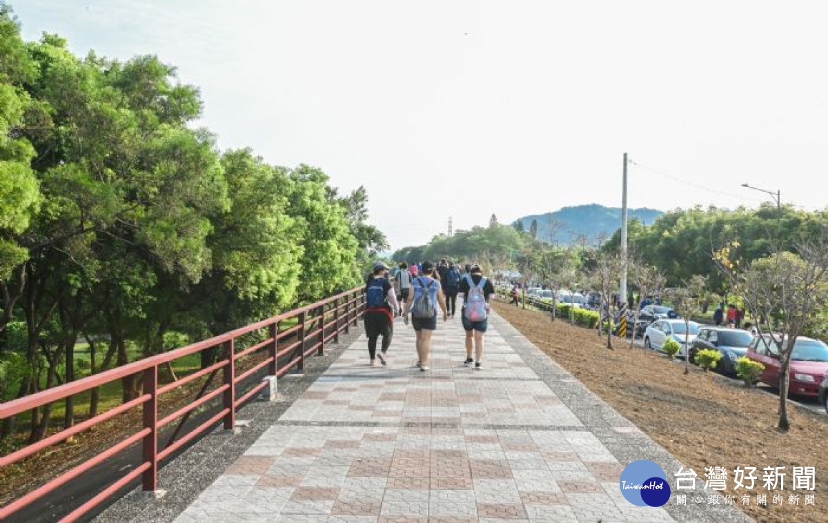 健走路線共約6公里，市長鼓勵市民朋友把心打開，沿途享受大漢溪美好的生態與風光。<br />
<br />
