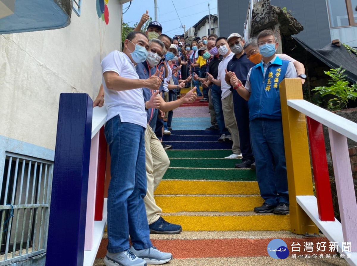 新北打火英雄登山健行祈福　凝聚團隊士氣及鍛鍊體魄