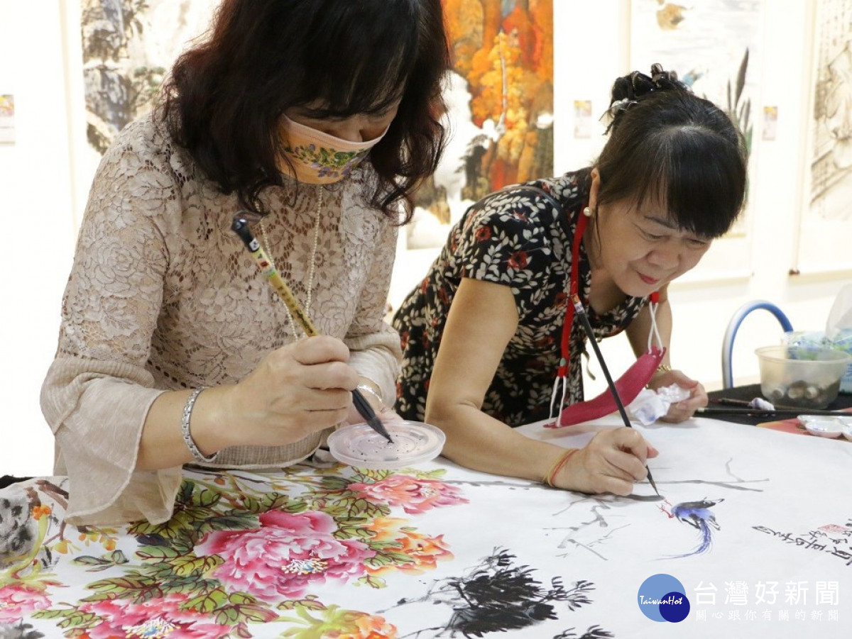 中華文耀國際藝術聯展　福虎創作用畫筆共抗疫情