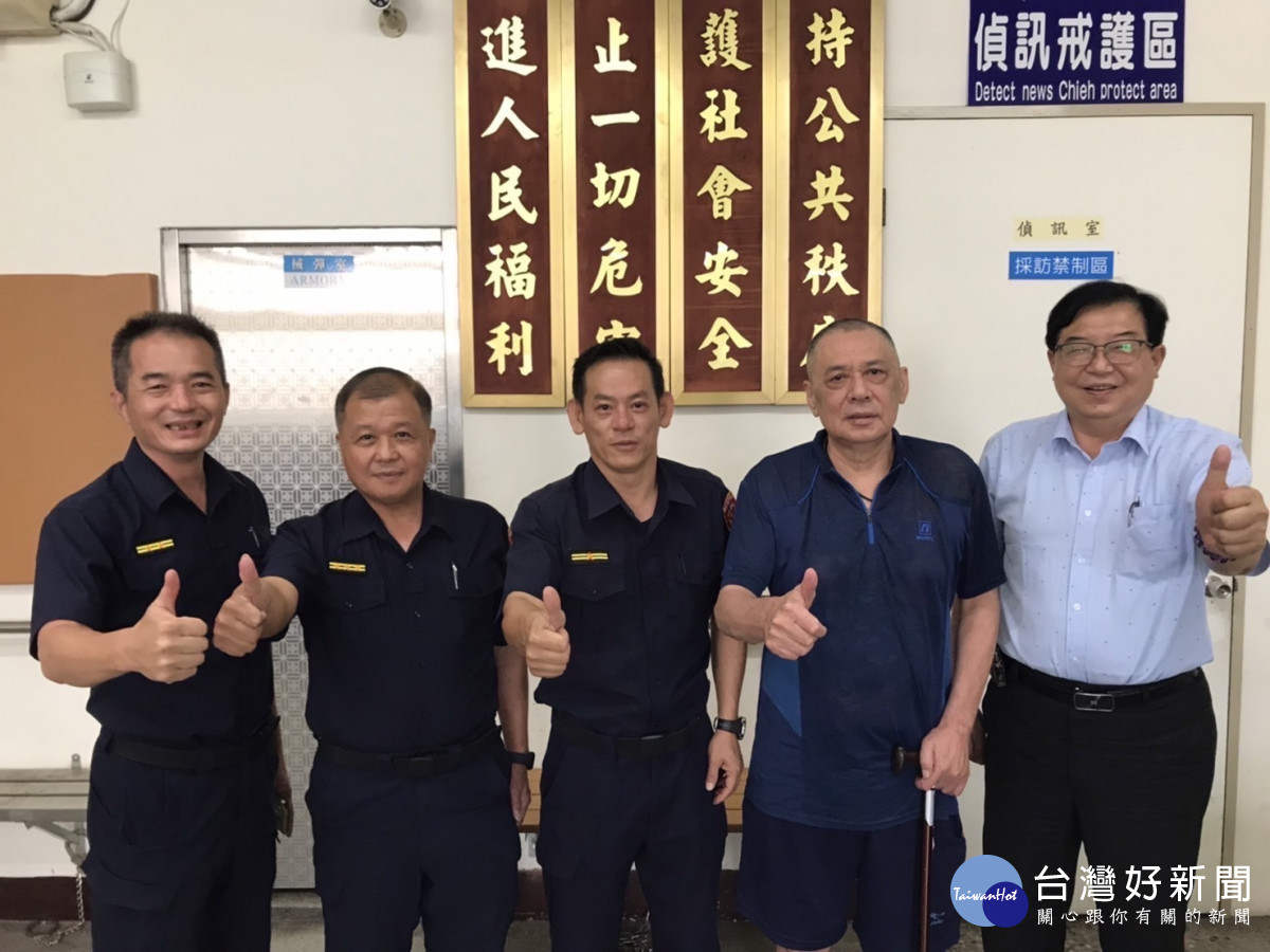 斗六警分局林內分駐所新任所長陳泯澔(中)於111年9月16日上任/警方提供