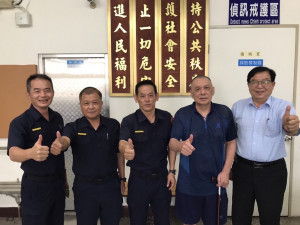 斗六警分局林內分駐所新任所長陳泯澔（中）於111年9月16日上任／警方提供