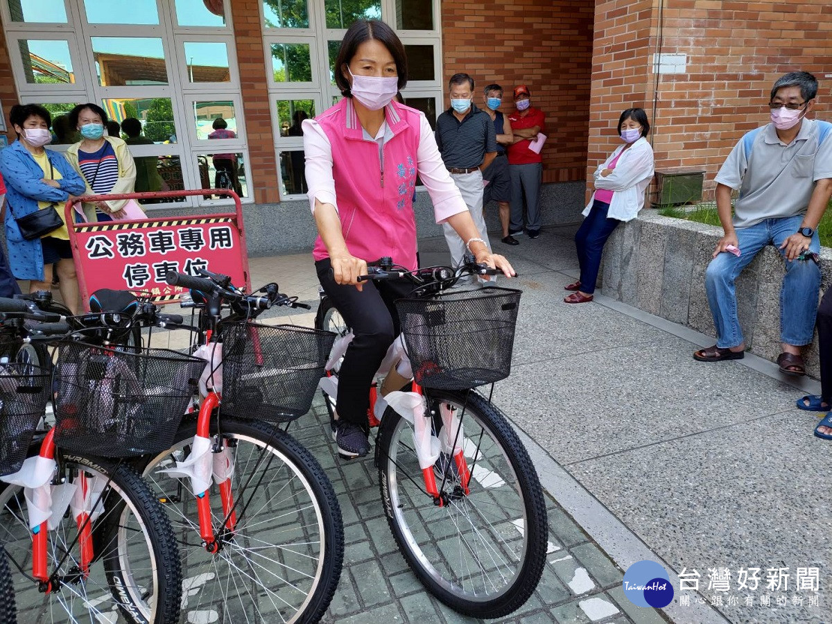 溪湖鎮體恤鄰長辛勞協助推動政令　致贈腳踏車提升服務效率