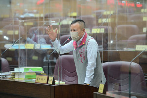 因應羽球館天花崩塌，市議員段樹文：應全面安檢市內公共設施。（圖/市議會提供）　