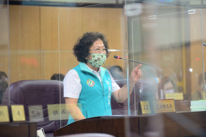 為清潔隊部爭取新家，市議員郭蔡美英：比照蘆竹中隊補助遷至台61橋下。（圖/市議會提供）
