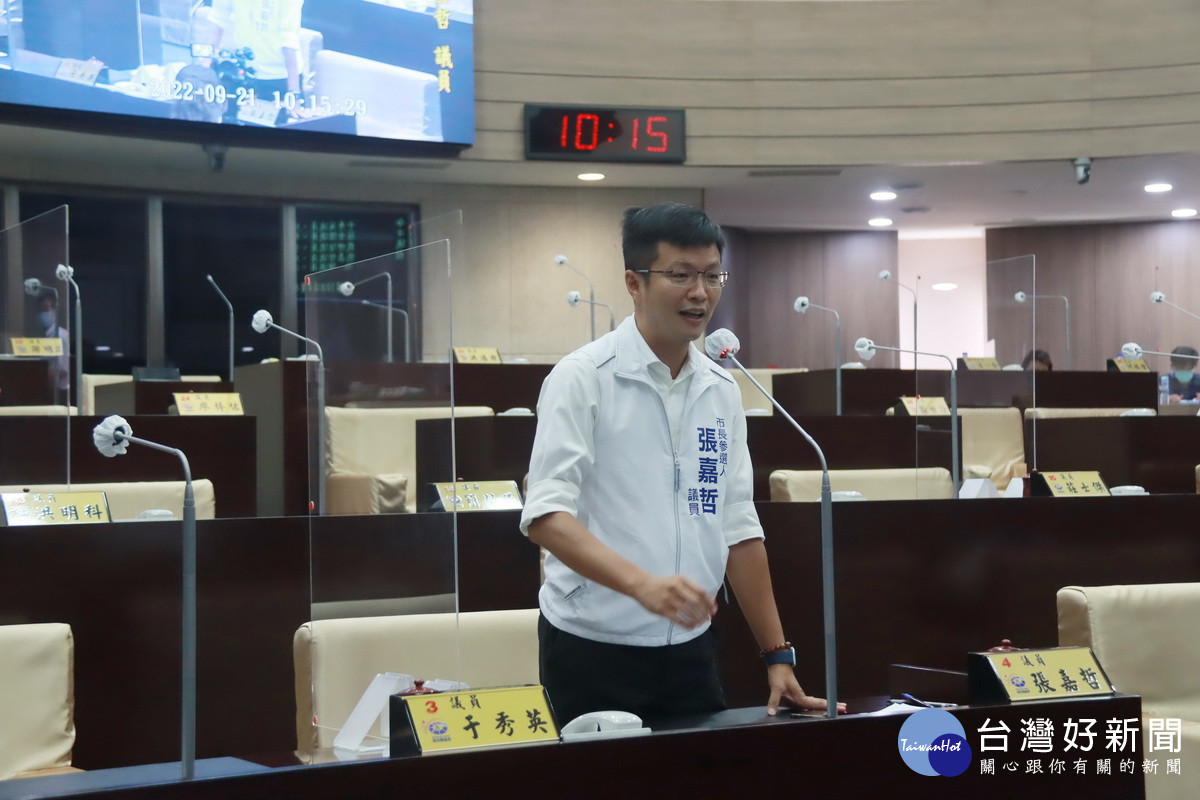 張嘉哲議員關切垃圾處理及廠商問題。(記者扶小萍攝)