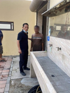 警方最後在廟宇旁廁所找到失蹤的黃男／警方提供