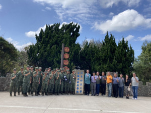 修平在東引開課。林重鎣