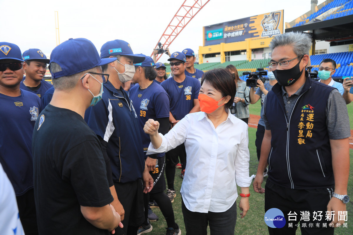 台中市長慰勉台中成棒隊，並預祝強棒出擊。