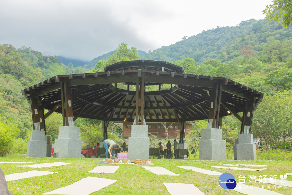 八仙山「聊癒森心」活動，體驗源自於西藏的頌缽放鬆身心(八仙山自教育中心攝)