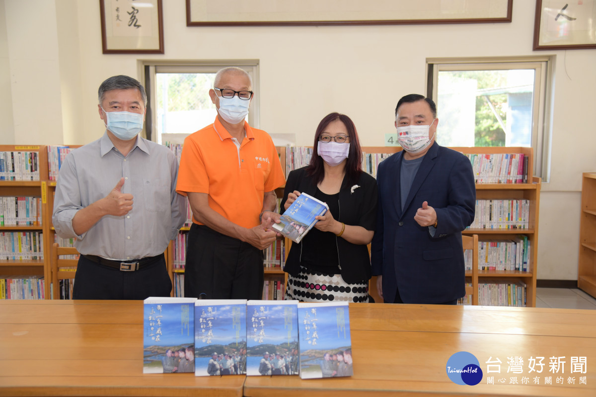 高丹華女士透過募集公益贈書活動，捐贈圖書給台灣各縣市圖書館。<br />
<br />
