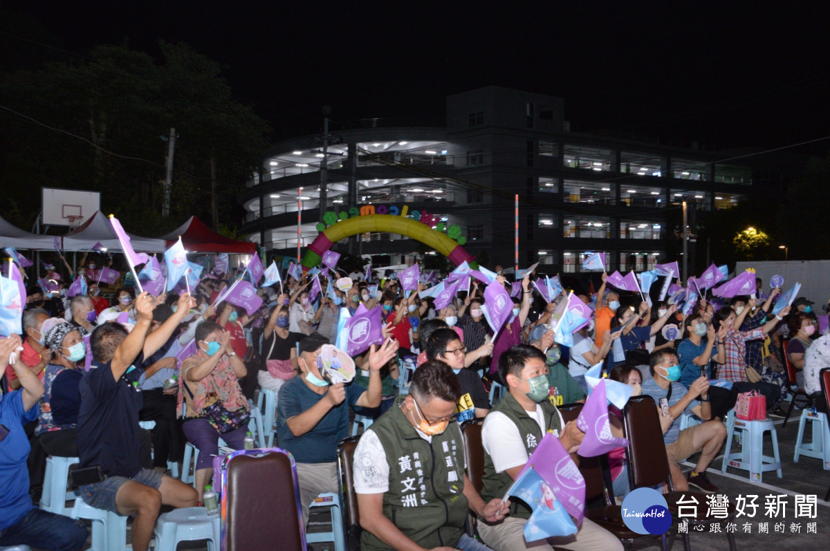 市長候選人鄭運鵬、市議員候選人朱智菁聯合後援會      在荷顯宮廣場成立