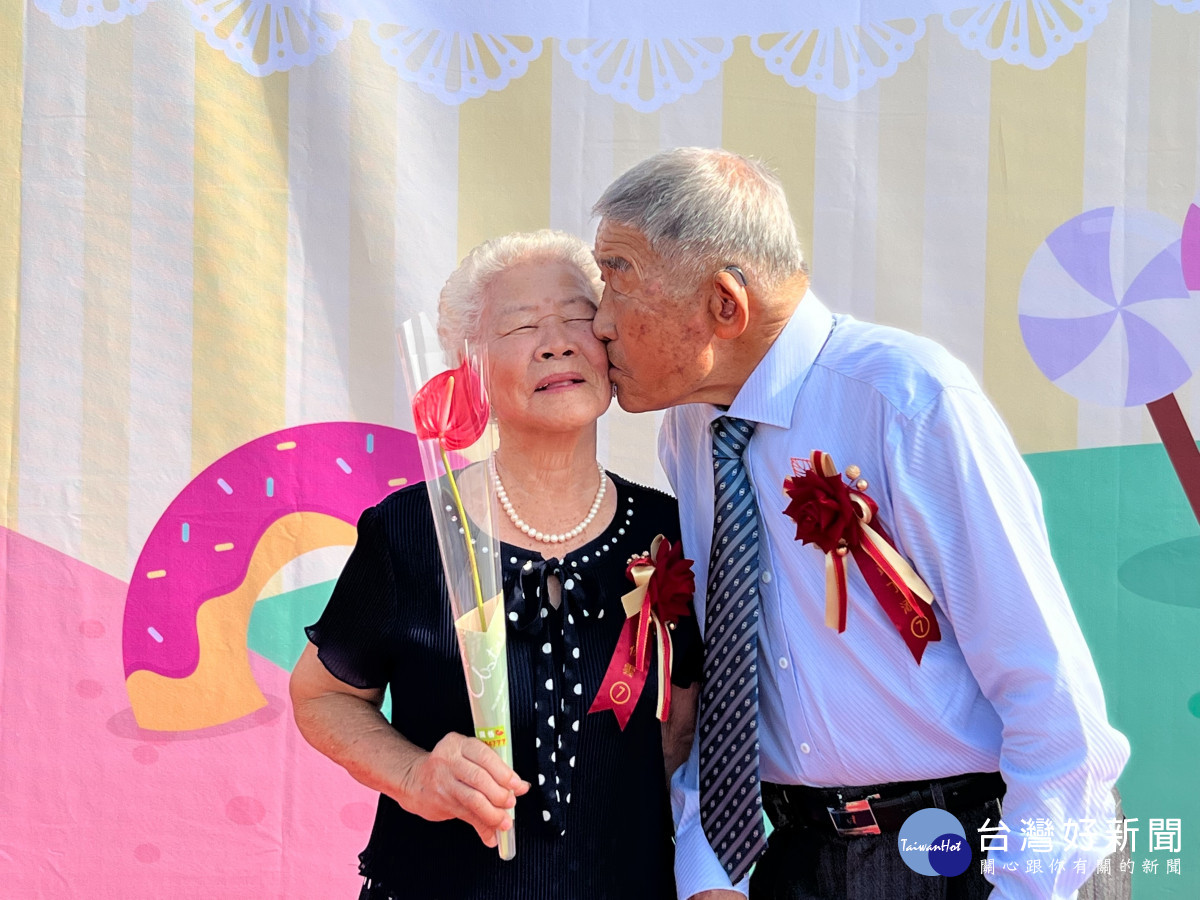 黃丁添(90y)、黃侯雲(90y)，婚齡68年