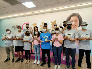 王惠美競總發表We’re Going潮Ｔ「挺美的！」　圖／記者鄧富珍攝
