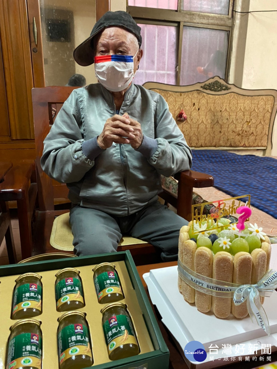 華山基金會重陽敬老     人瑞倍數成長一半以上需要協助