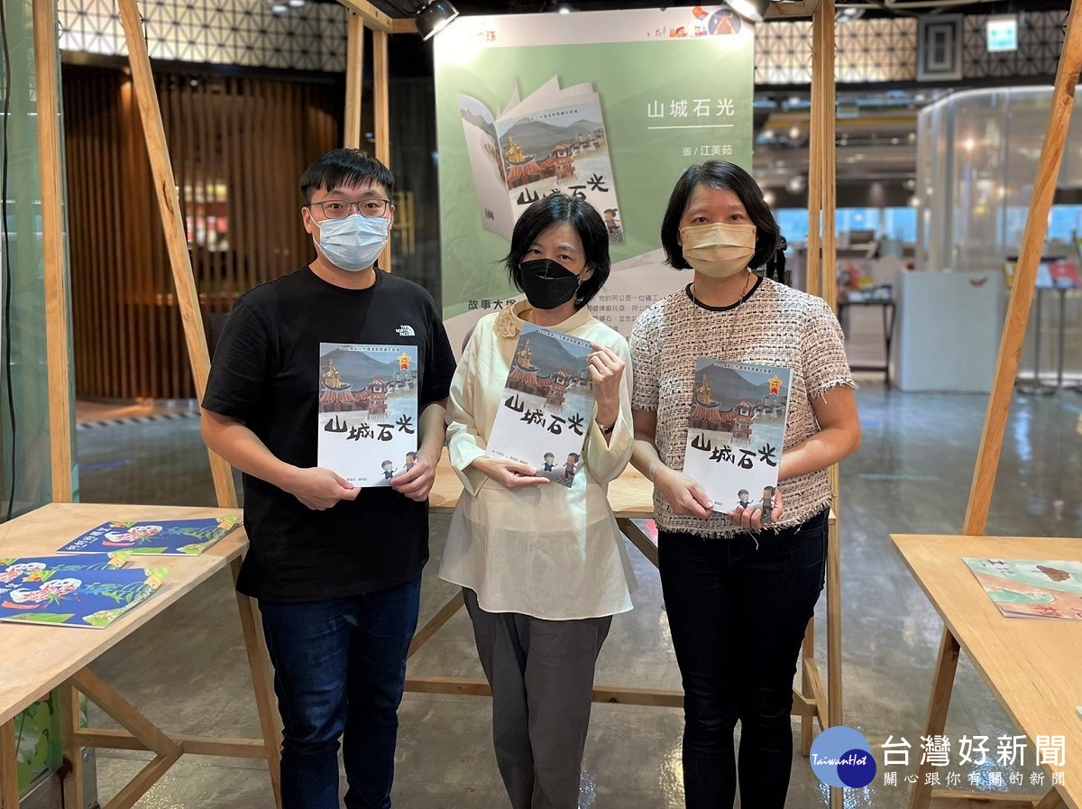 「繪眼識地球」環境教育繪本　獲獎作品遠百板橋中山店13樓展出