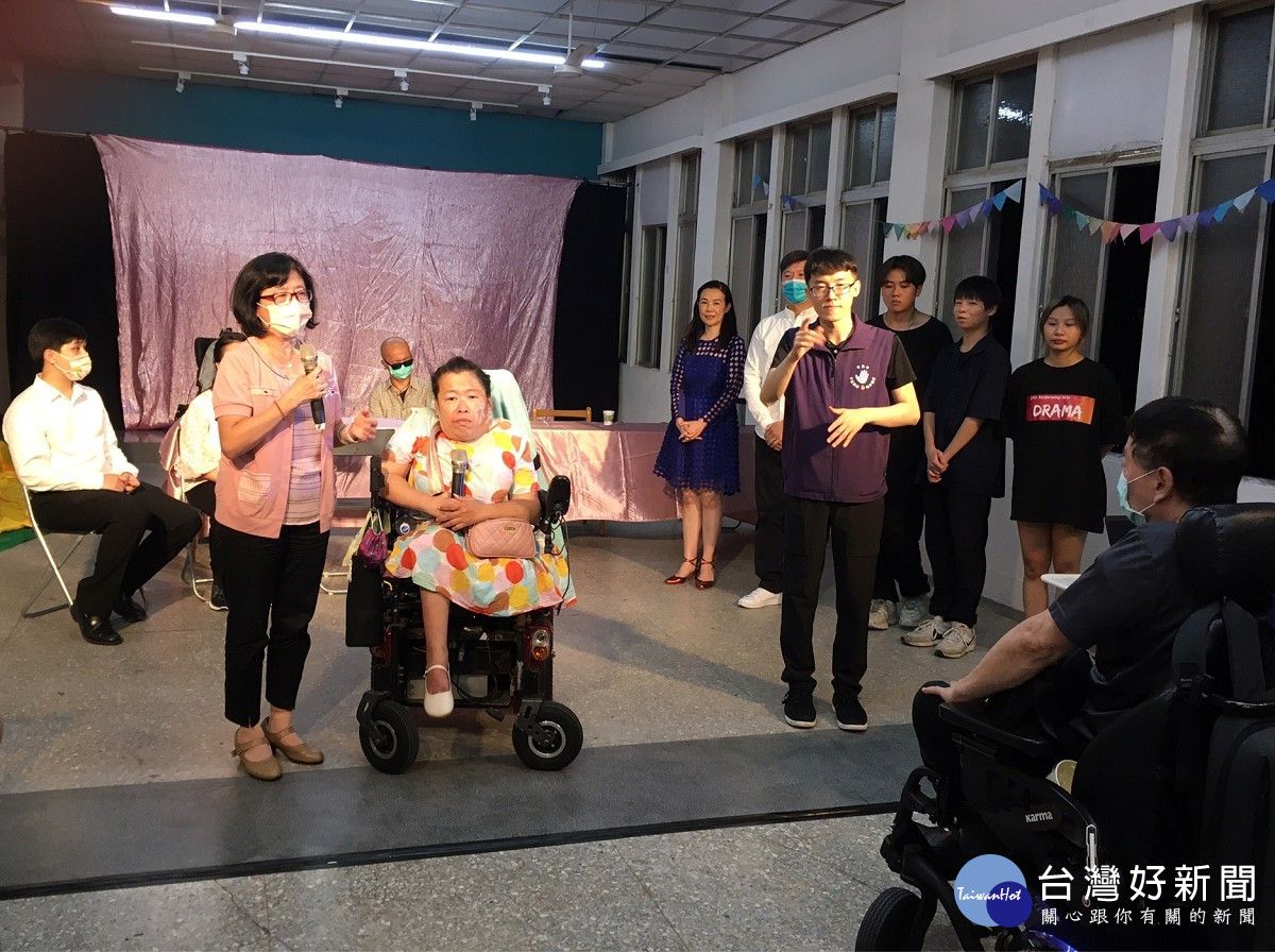 社會局副局長許秀能到場為身障者沉浸式劇場首演鼓勵