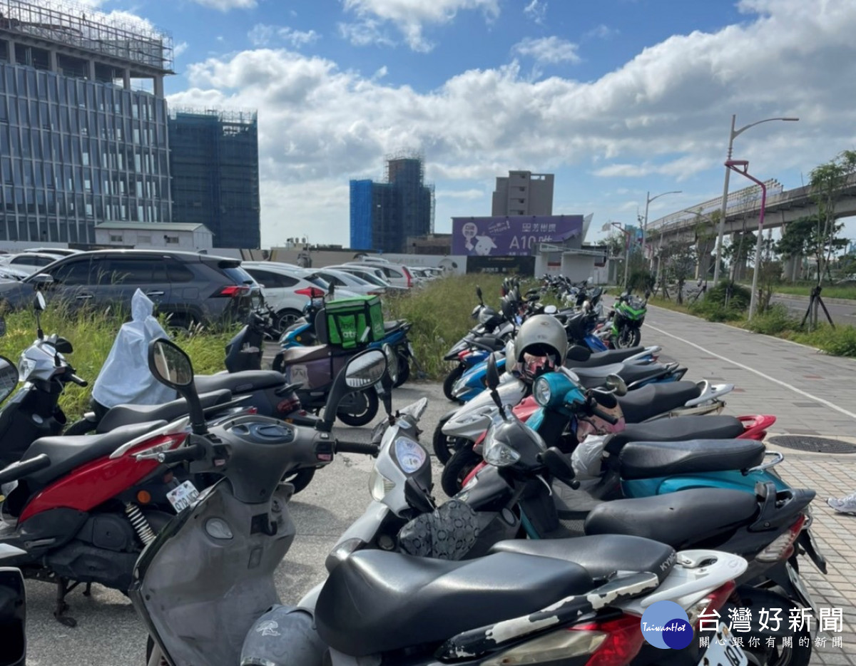 山鼻站機車停車亂象多，賴香伶會勘山鼻站協調改善。