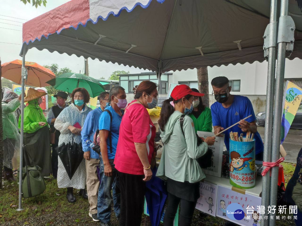 新北消防跨域宜蘭親水淨溪健行　推廣消防安全暨反貪宣導