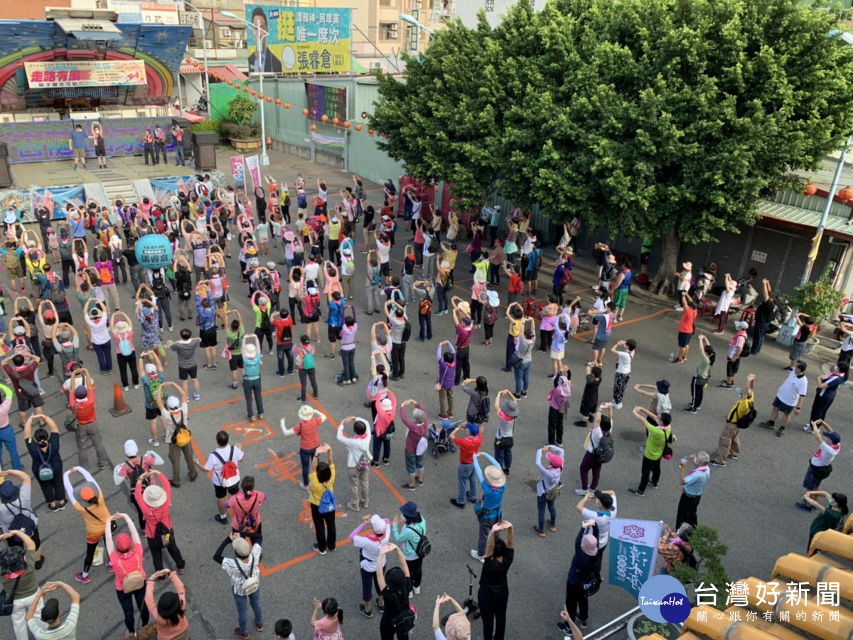 潭水亭觀音媽廟與潭子區體育會共同舉辦「走路有風」親子健走活動，吸引上千民眾報名參加。