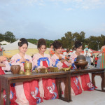 歷代茶侍活動司茶者多著當朝服飾。（縣府提供）