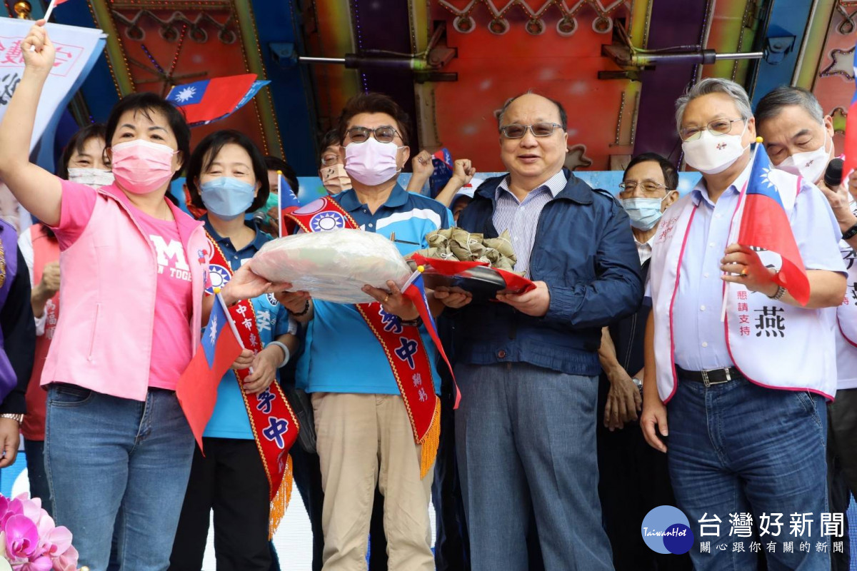 前市長胡志強笑稱他走在台中就會想到李中，肯定李中的問政。