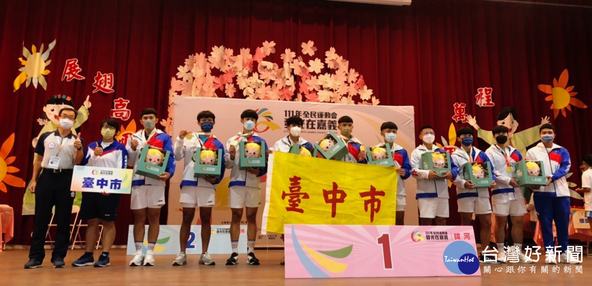 臺中男子拔河600公斤封王奪冠。