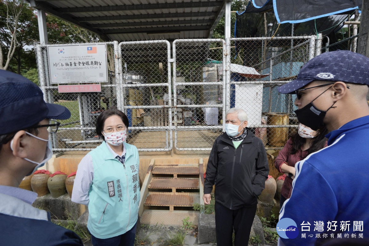 賴香伶針對大溪河濱撒烏瓦知部落生活環境老舊，邀集中央原住民委會及市府原民局到場會勘。<br /><br />
<br /><br />
