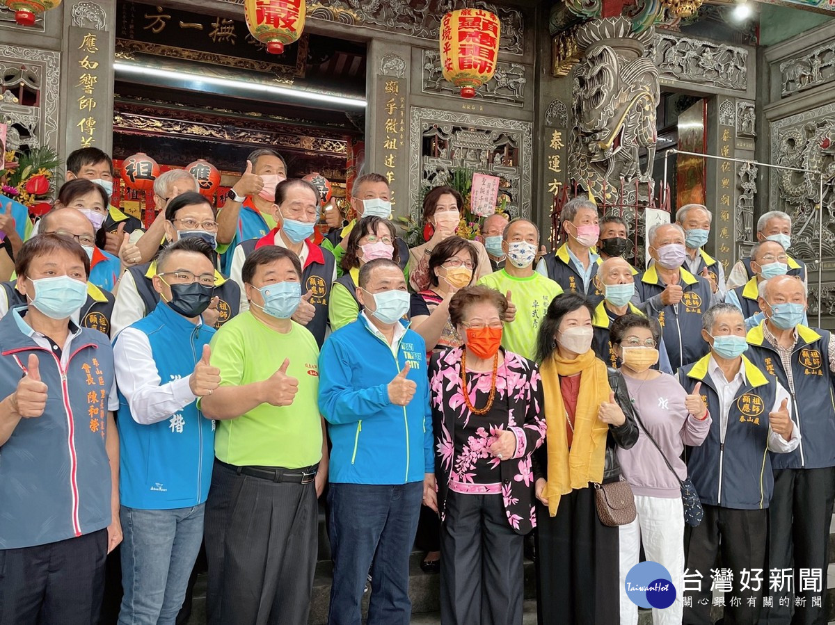 頂泰山巖捐百萬善款　侯友宜參拜頒發感謝狀
