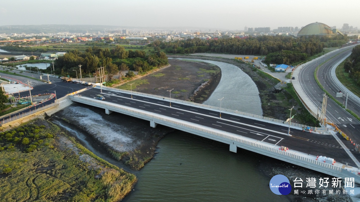 「濱海橋」斥資2.2億元經費完成重建，通往「世界級景觀」高美溼地。