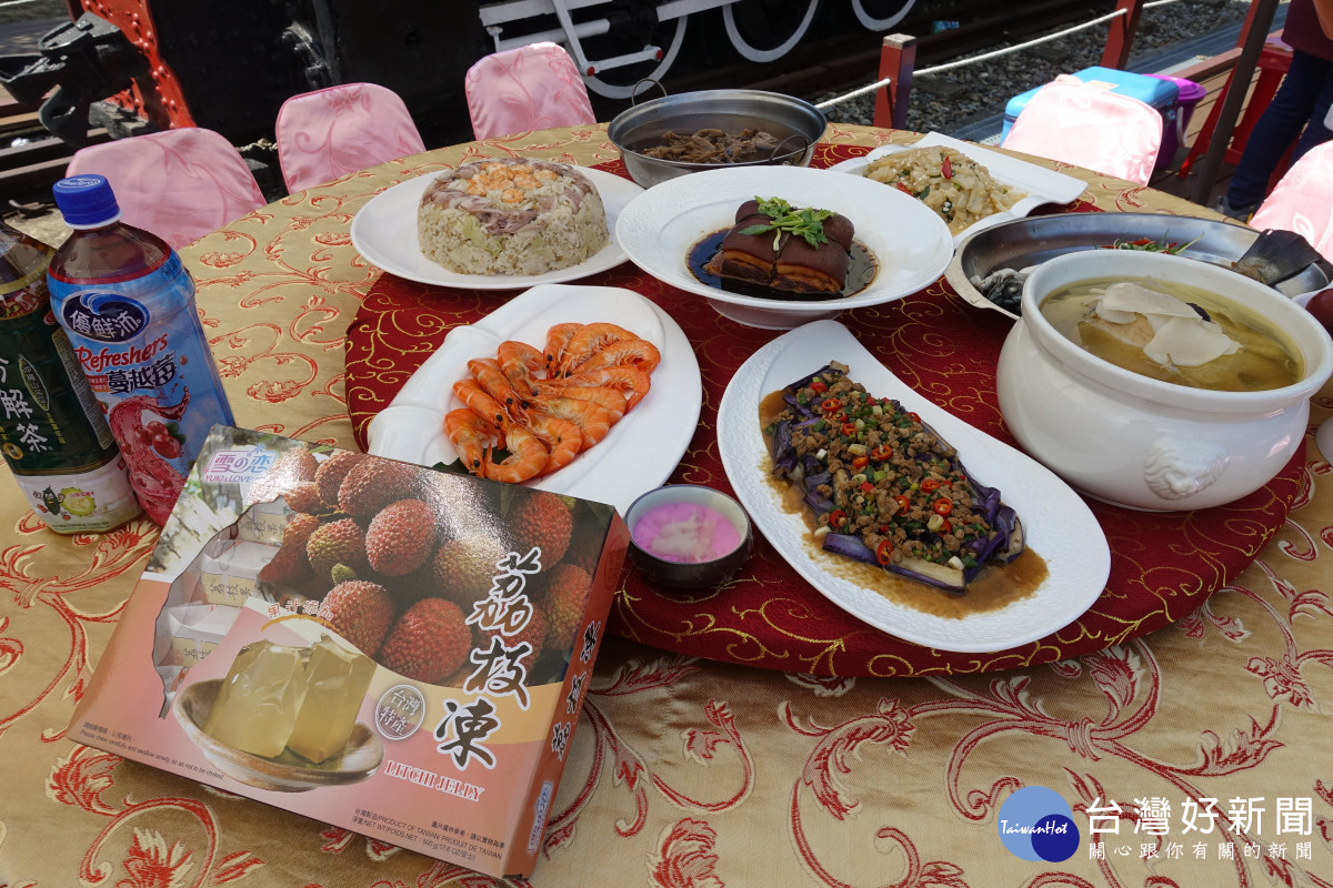 報名蒸汽火車遊程，即可吃到美味農村饗宴。圖／參山處提供