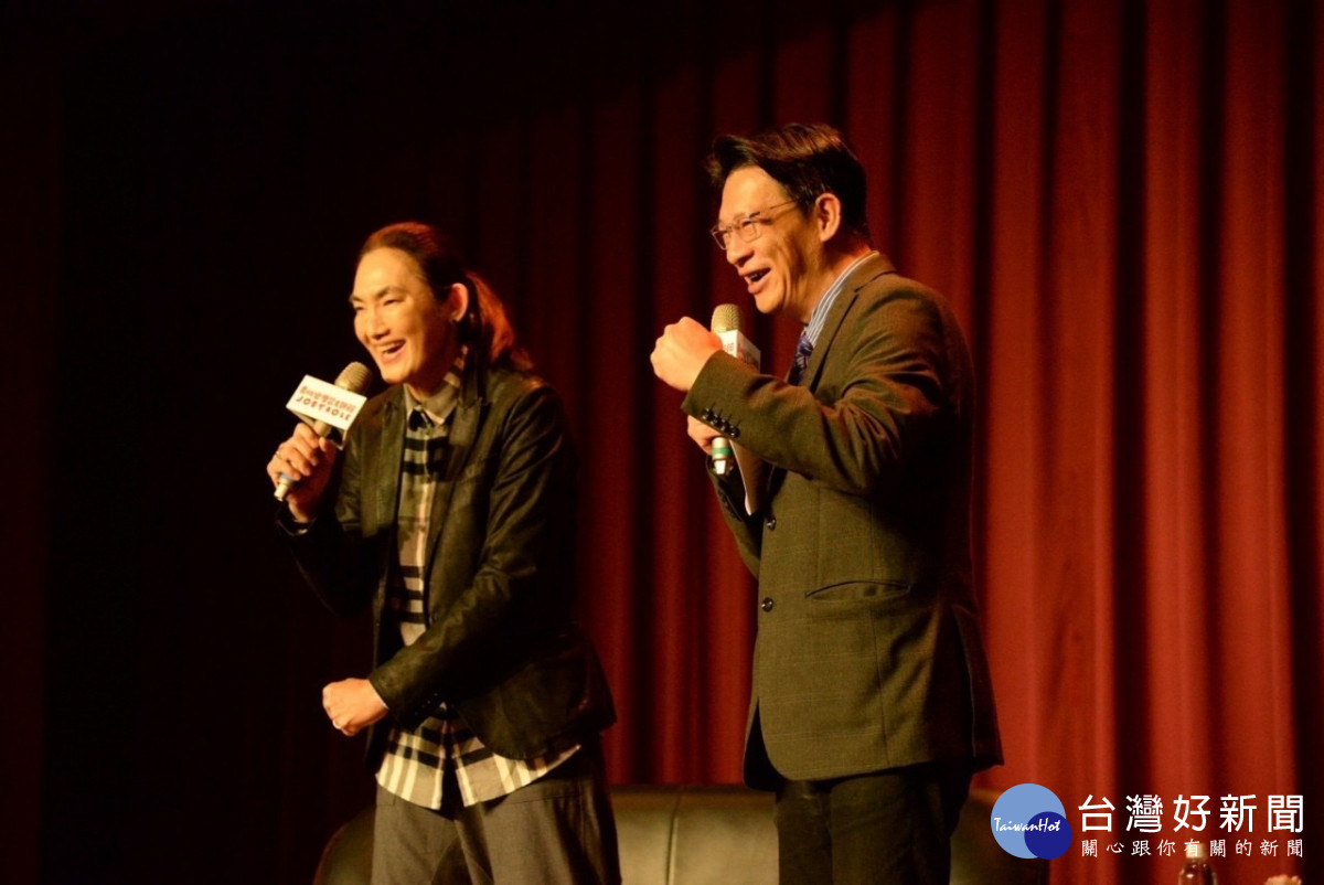 全明星運動會領隊錢薇娟以「錢姊的人生哲學」為學子演講