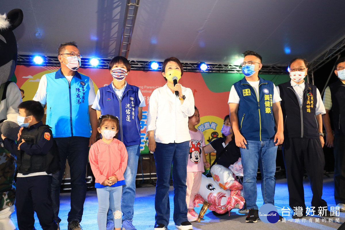 市長盧秀燕也到場與大小朋友同樂。