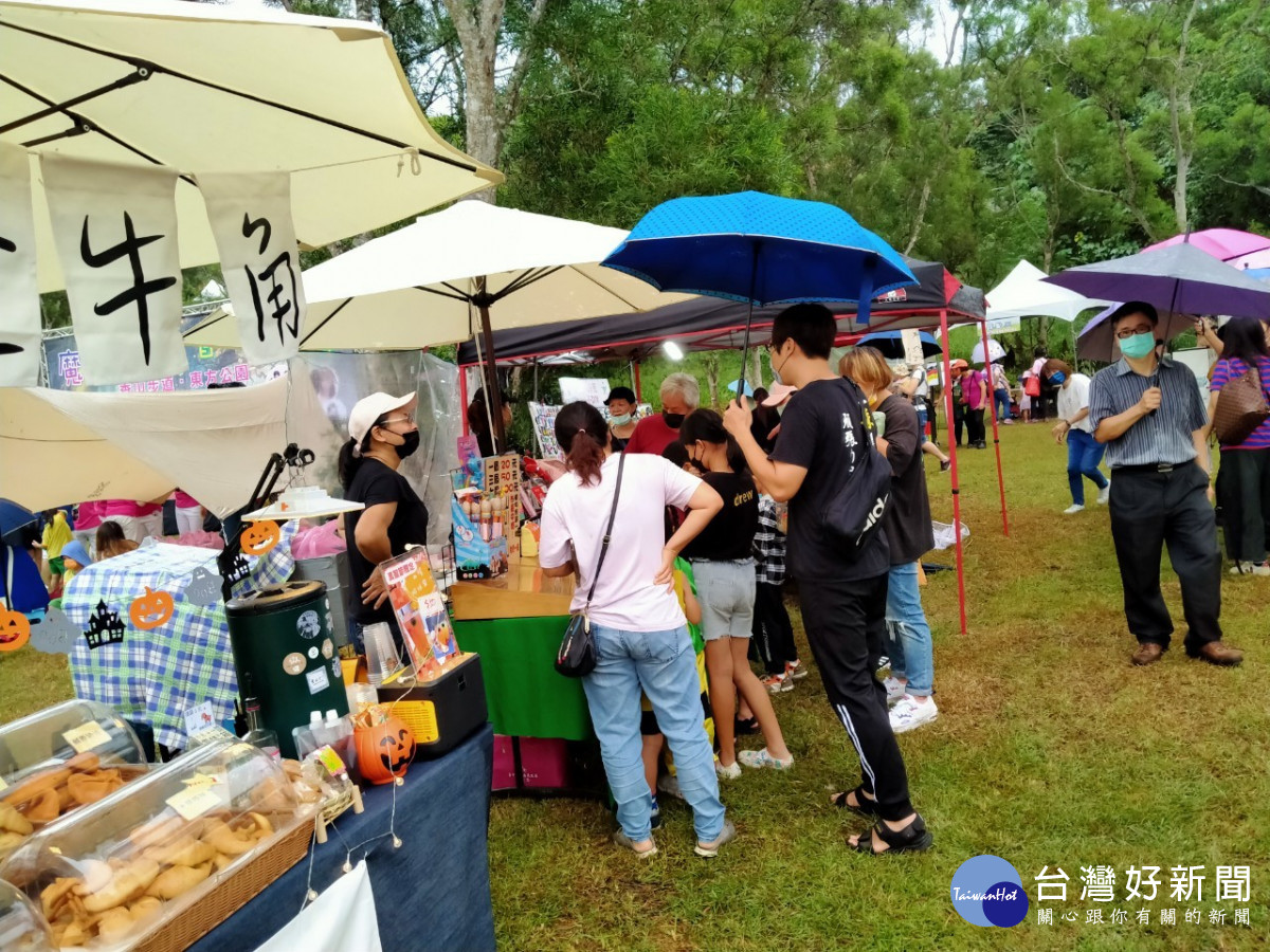 在香山東方公園的綠享宴活動各式文創市集。圖／彰化市公所提供