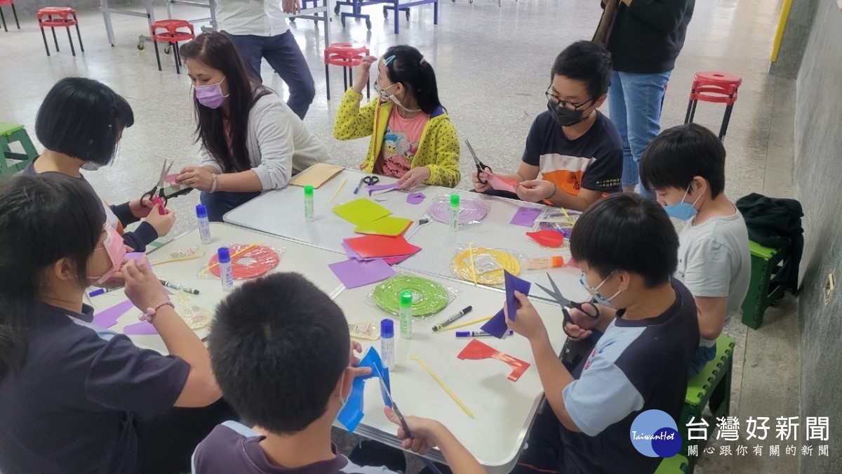 蕭如松藝術季酷客小學堂紮根　四校陸續進行藝術手作課