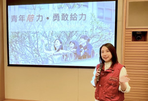 新北市青年局今（19）日在市政會議進行專題告，局長錢念群以「青年『陪』力－勇敢給力」為主題報告