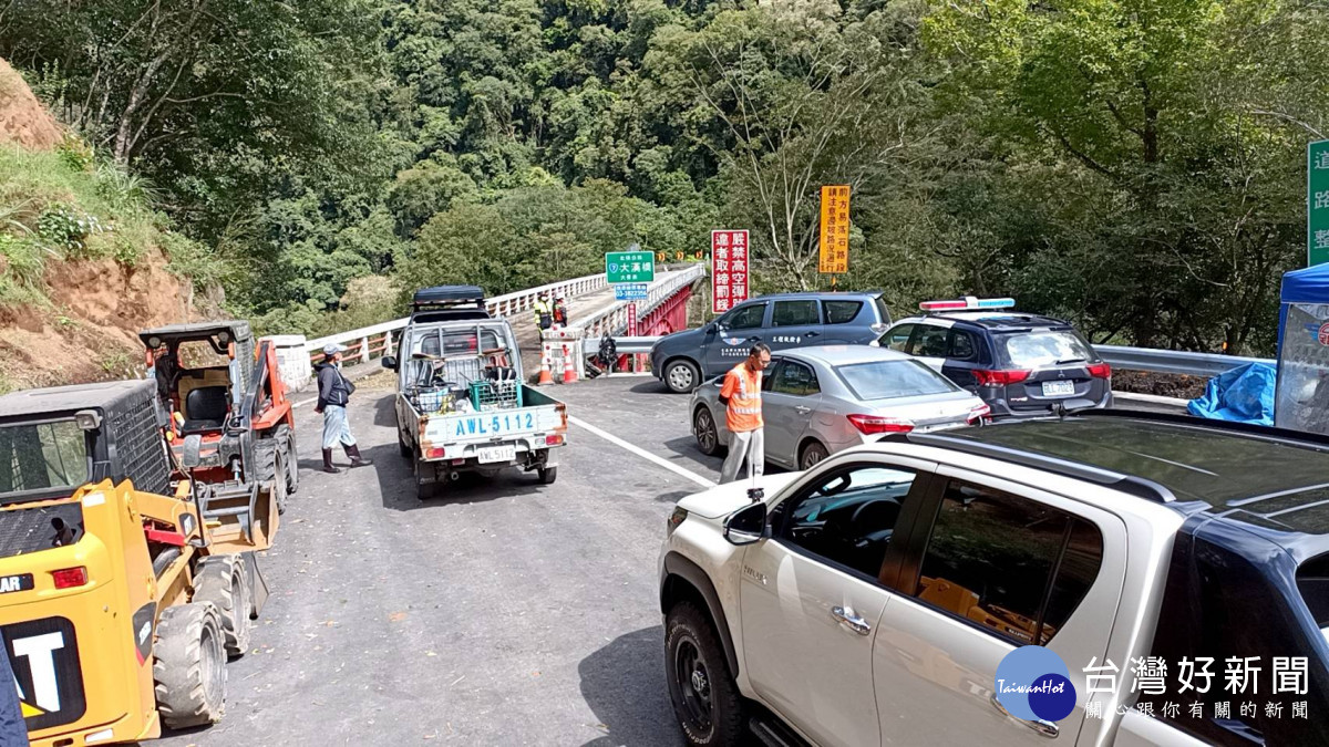 民眾受困山區　警、消協助撤離下山