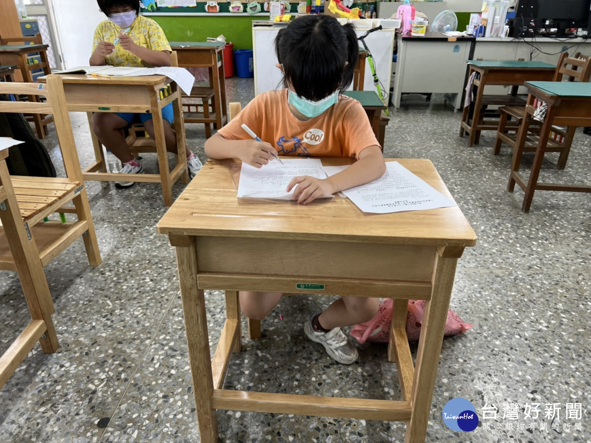 彰化縣中小學72所學校課桌椅汰舊換新（路上國小）。圖／記者鄧富珍攝