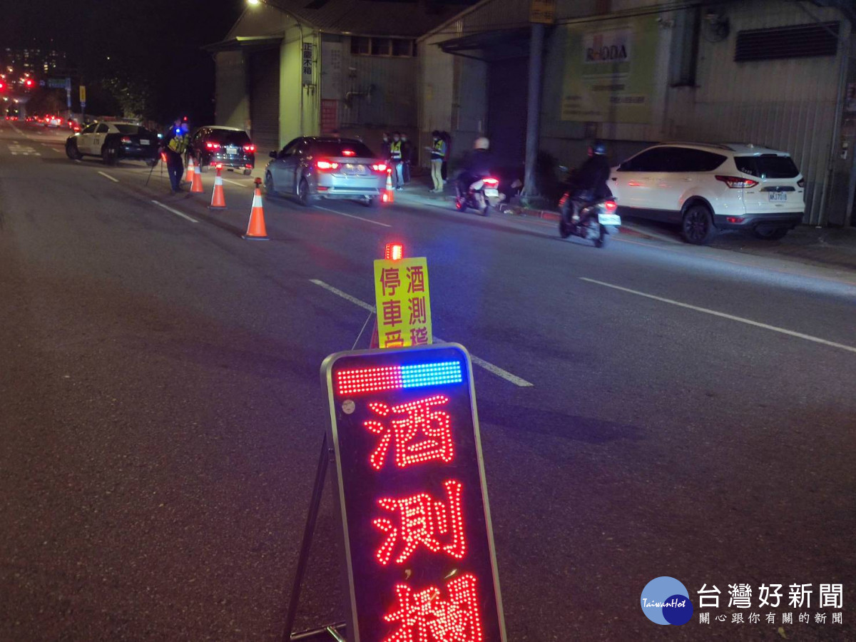 板橋警取締酒駕改裝噪音車　鷹眼緝獲毒犯及逃逸外勞