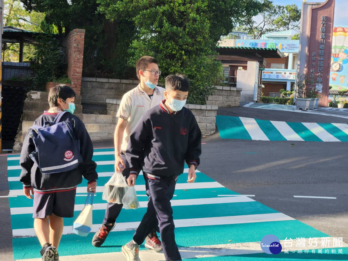 邱振瑋爭取寶山增設綠斑馬　保障學童步行更安全
