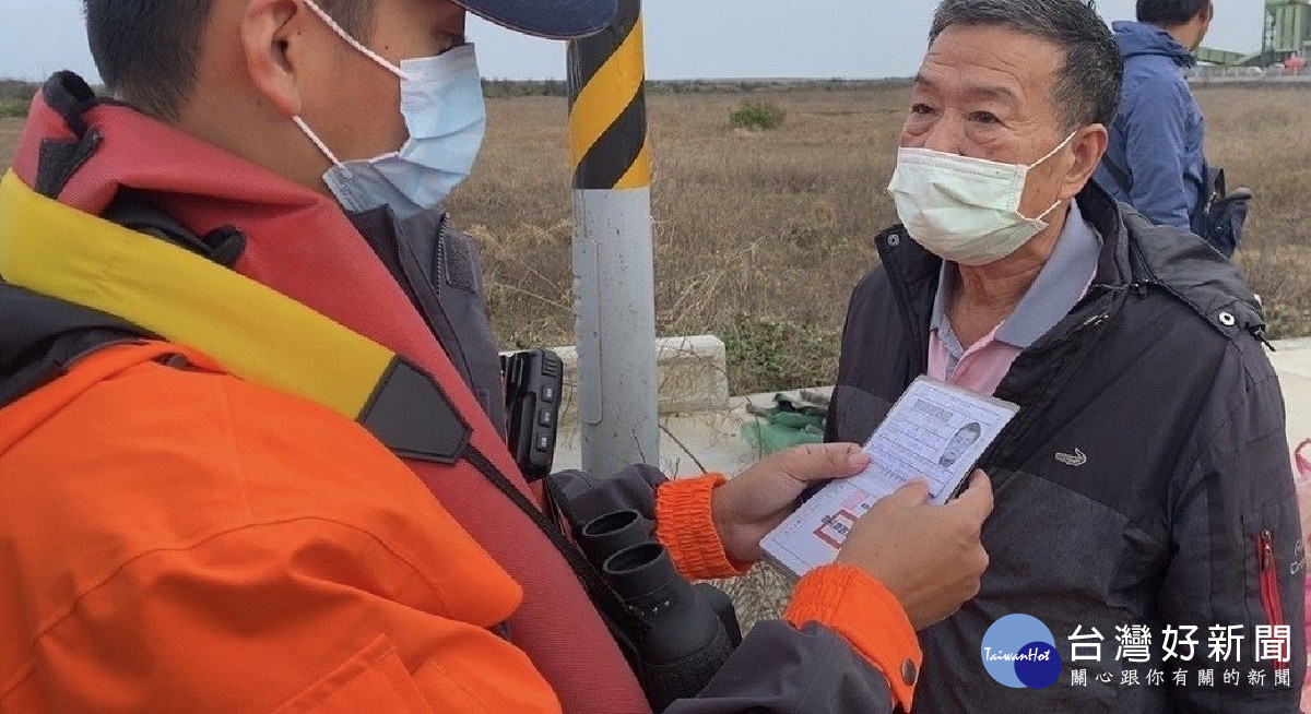 捕漁船漂移擱淺岸際　海巡救援船員全數平安獲救
