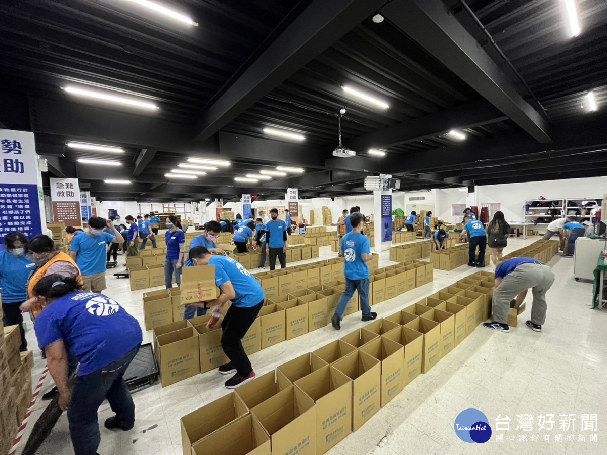 落實「生命美好 生活富足」願景，Elanco今年選在安得烈食物銀行協助包裝作業。