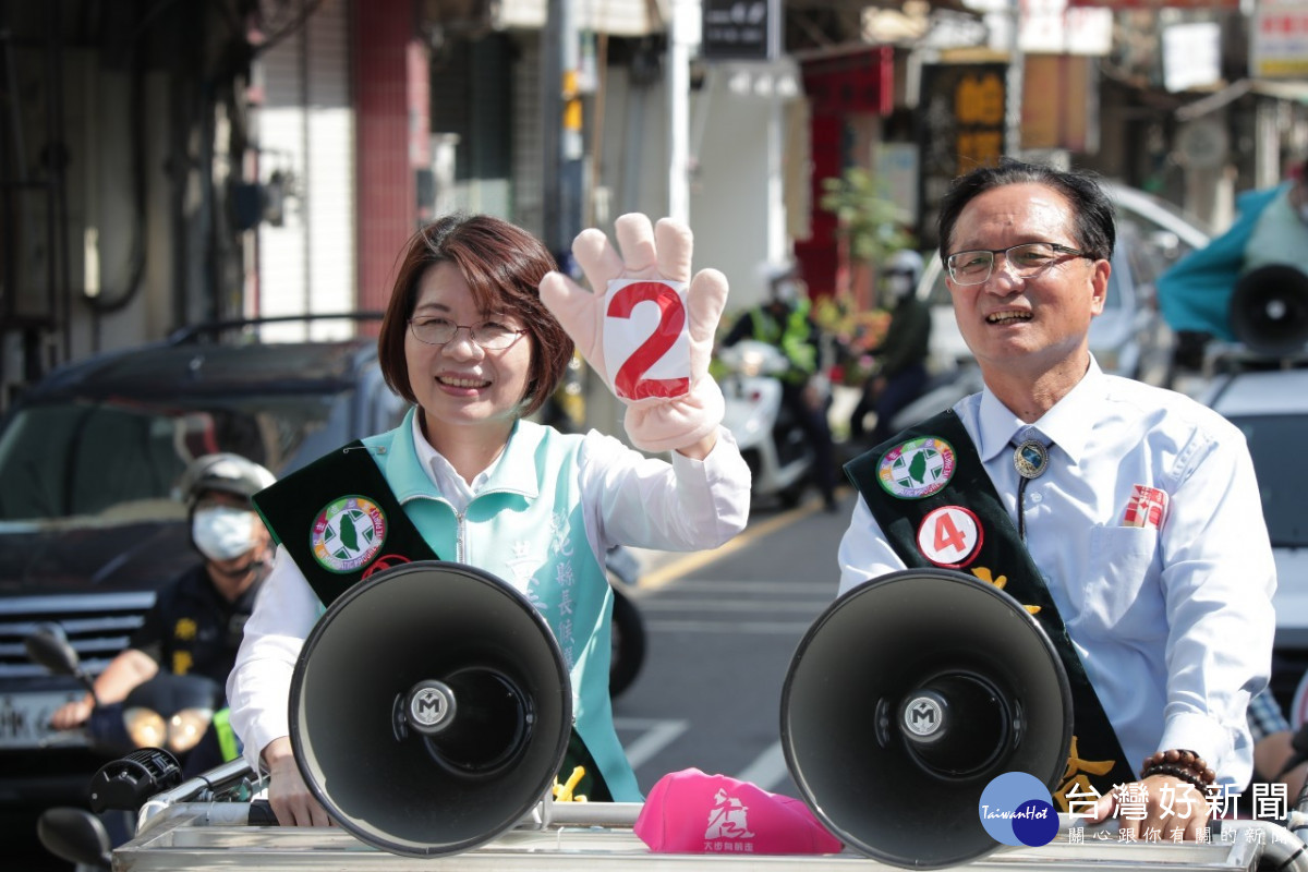 彰化縣長選舉抽籤，黃秀芳抽到2號。圖／黃秀芳競選總部提供